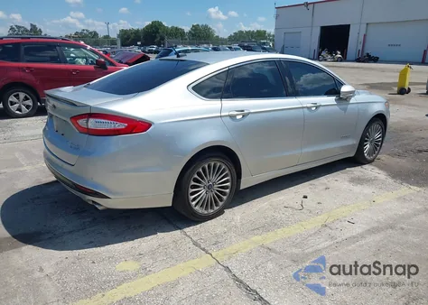 2014 Ford Fusion Hybrid Titanium z USA, uszkodzony, nr VIN 3FA6P0RU2ER167792